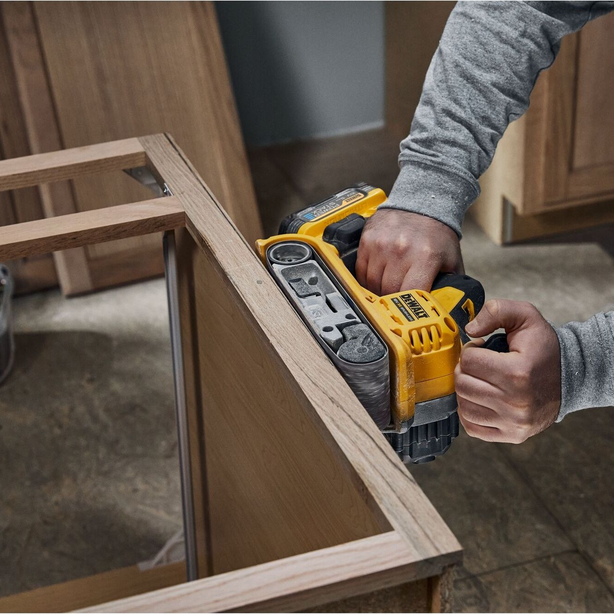 Levigatrice a nastro Dewalt DCW220NT-XJ 18V