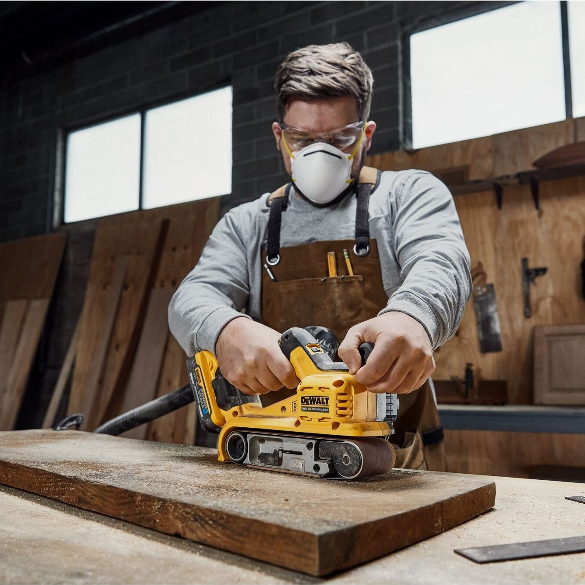 Levigatrice a nastro Dewalt DCW220NT-XJ 18V