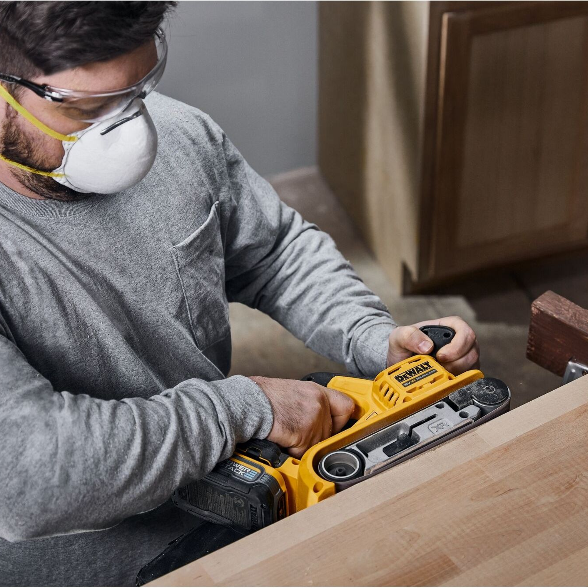 Levigatrice a nastro Dewalt DCW220NT-XJ 18V