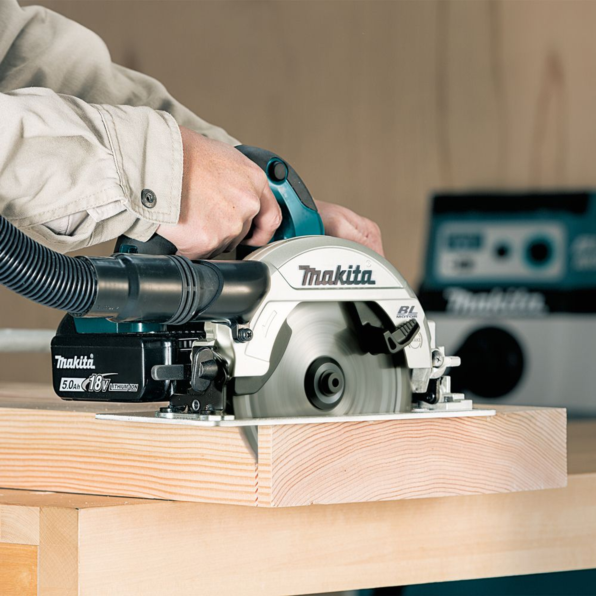 Sega Circolare Makita DHS661ZJU 18V