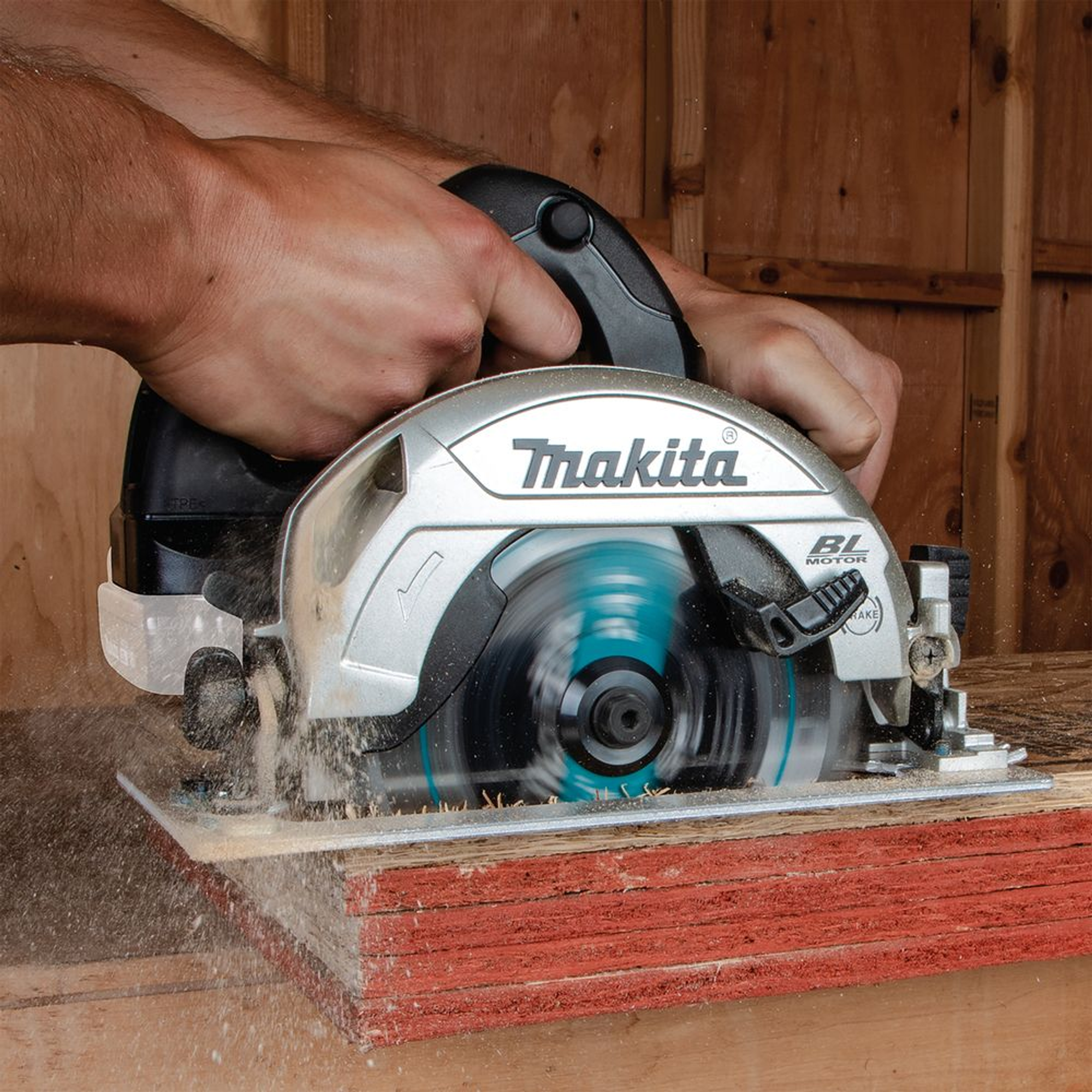 Sega Circolare Makita DHS661ZJU 18V