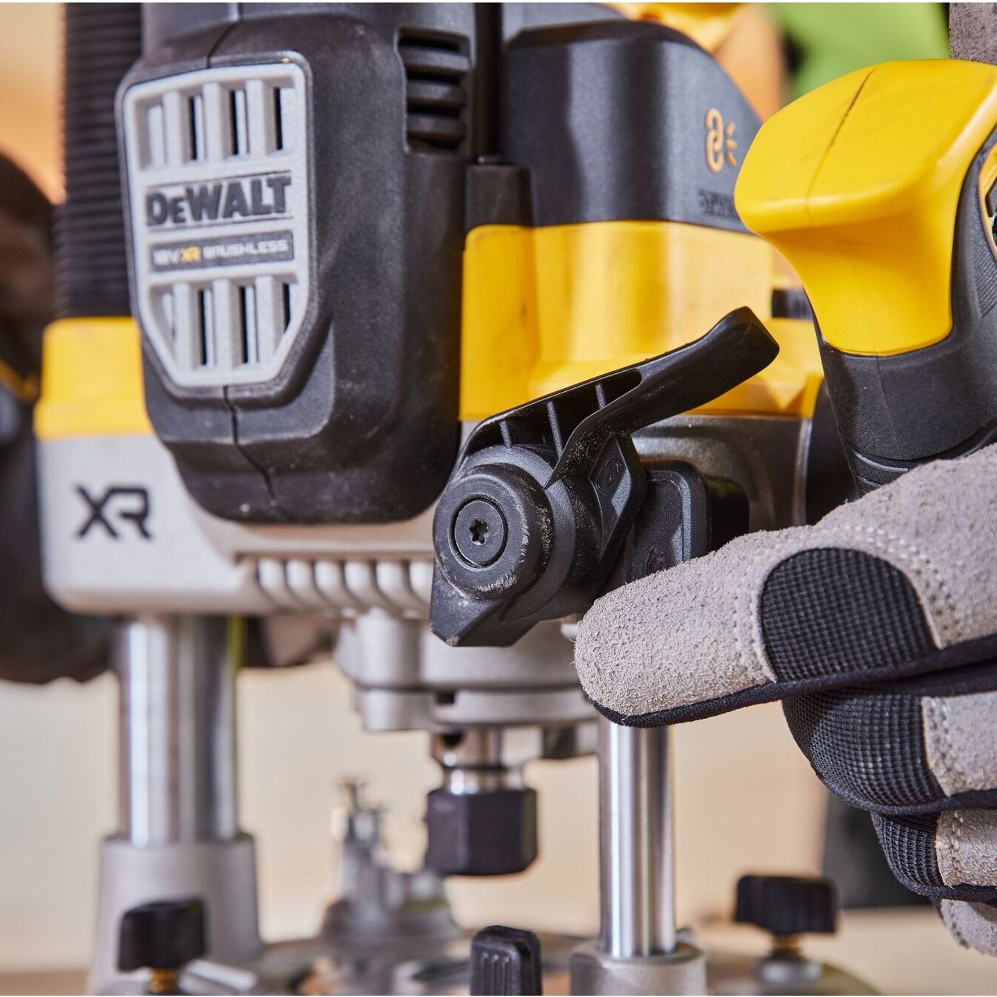 Elettrofresatrice Dewalt DCW620NT-XJ 18V