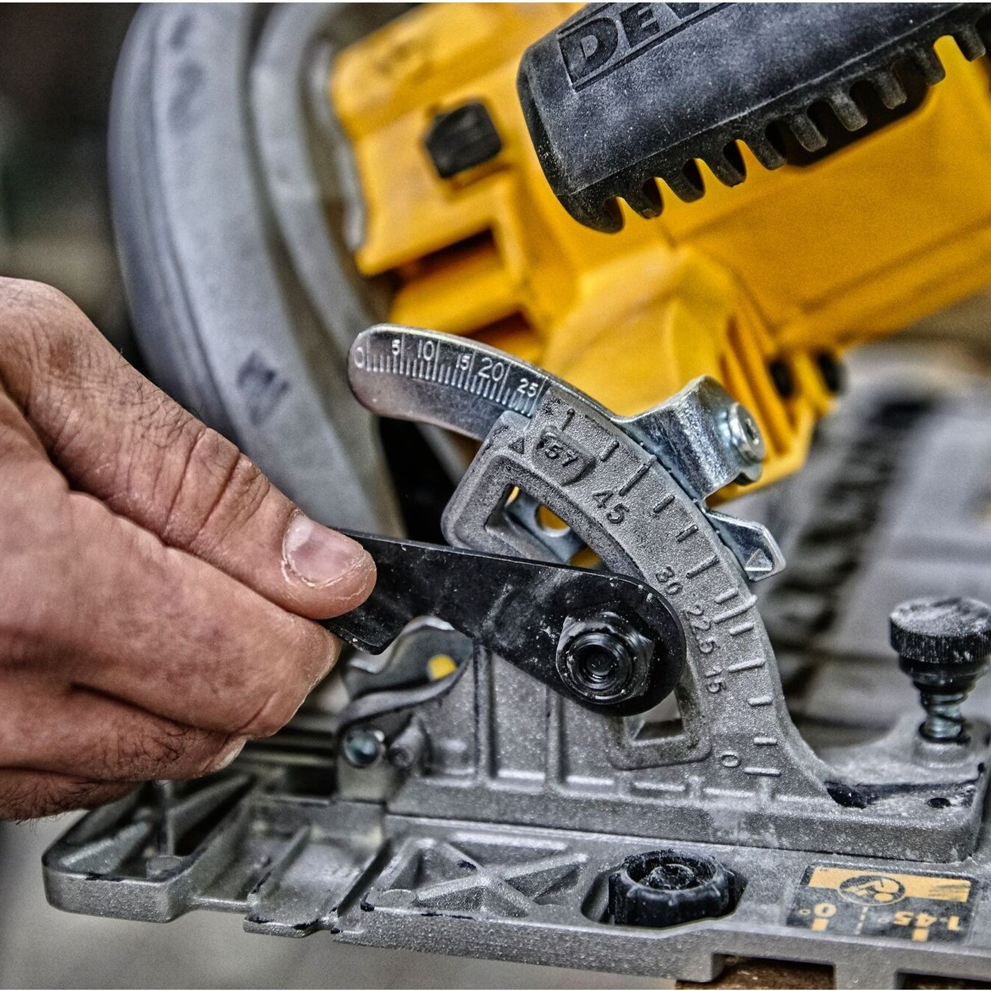 Sega Circolare Dewalt DWE576K-QS 1600W