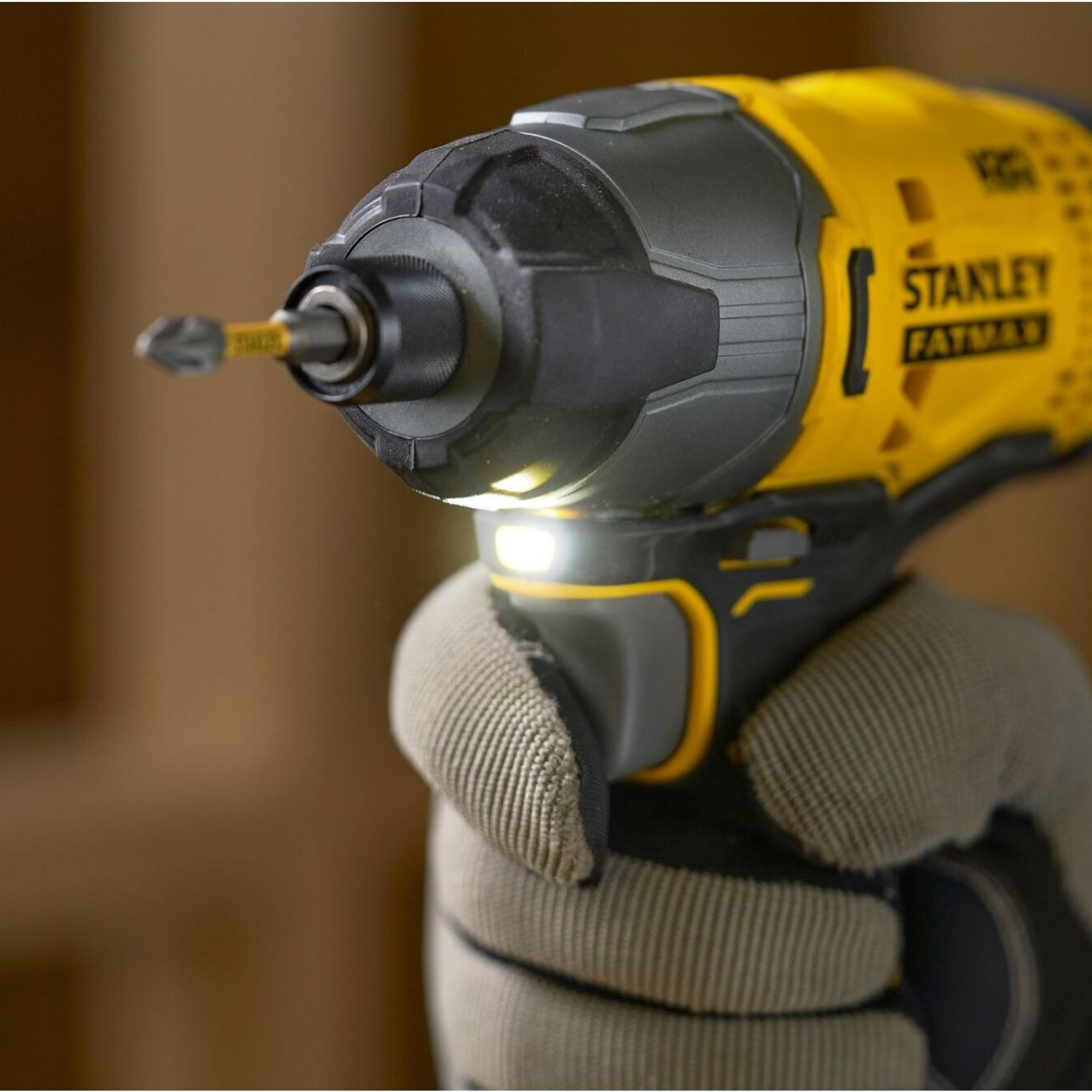 Avvitatore a Impulsi Stanley FatMax SFMCF800C2K-QW 18V 1.5Ah