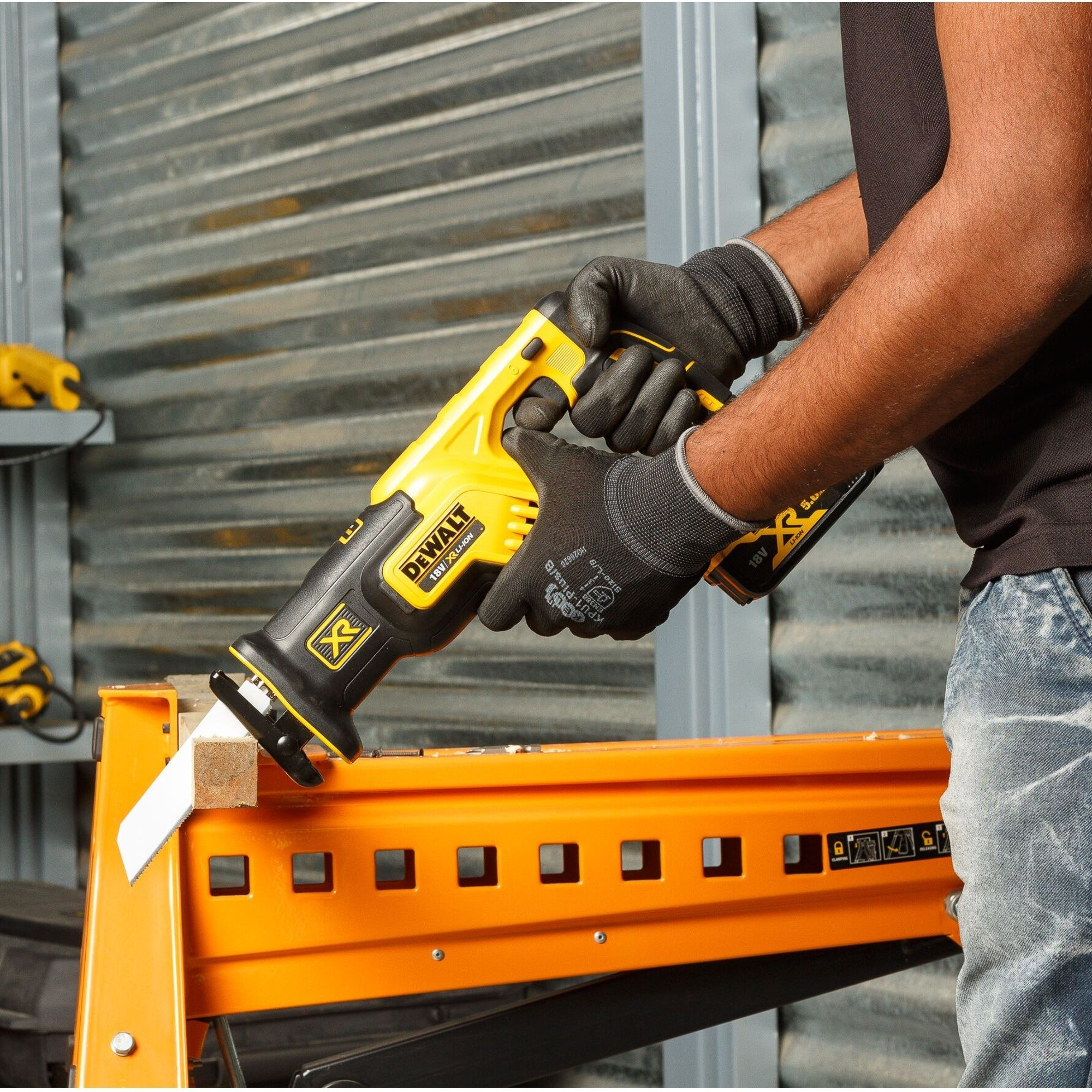 Sega Universale Dewalt DCS367P2-QW 18V 5Ah BRUSHLESS