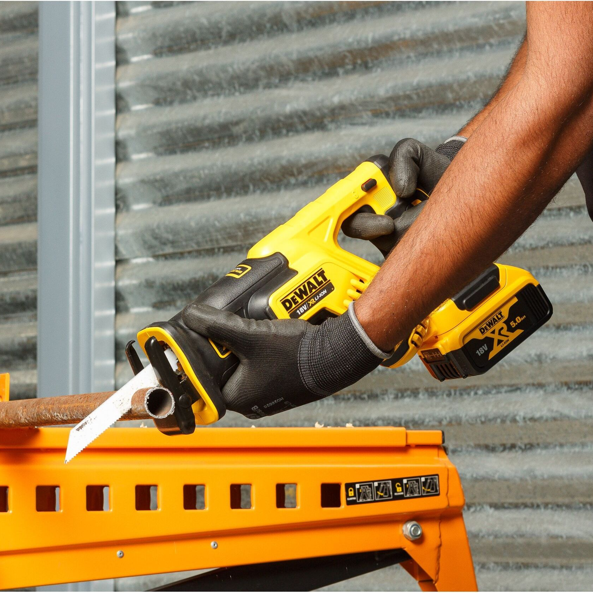Sega Universale Dewalt DCS367P2-QW 18V 5Ah BRUSHLESS