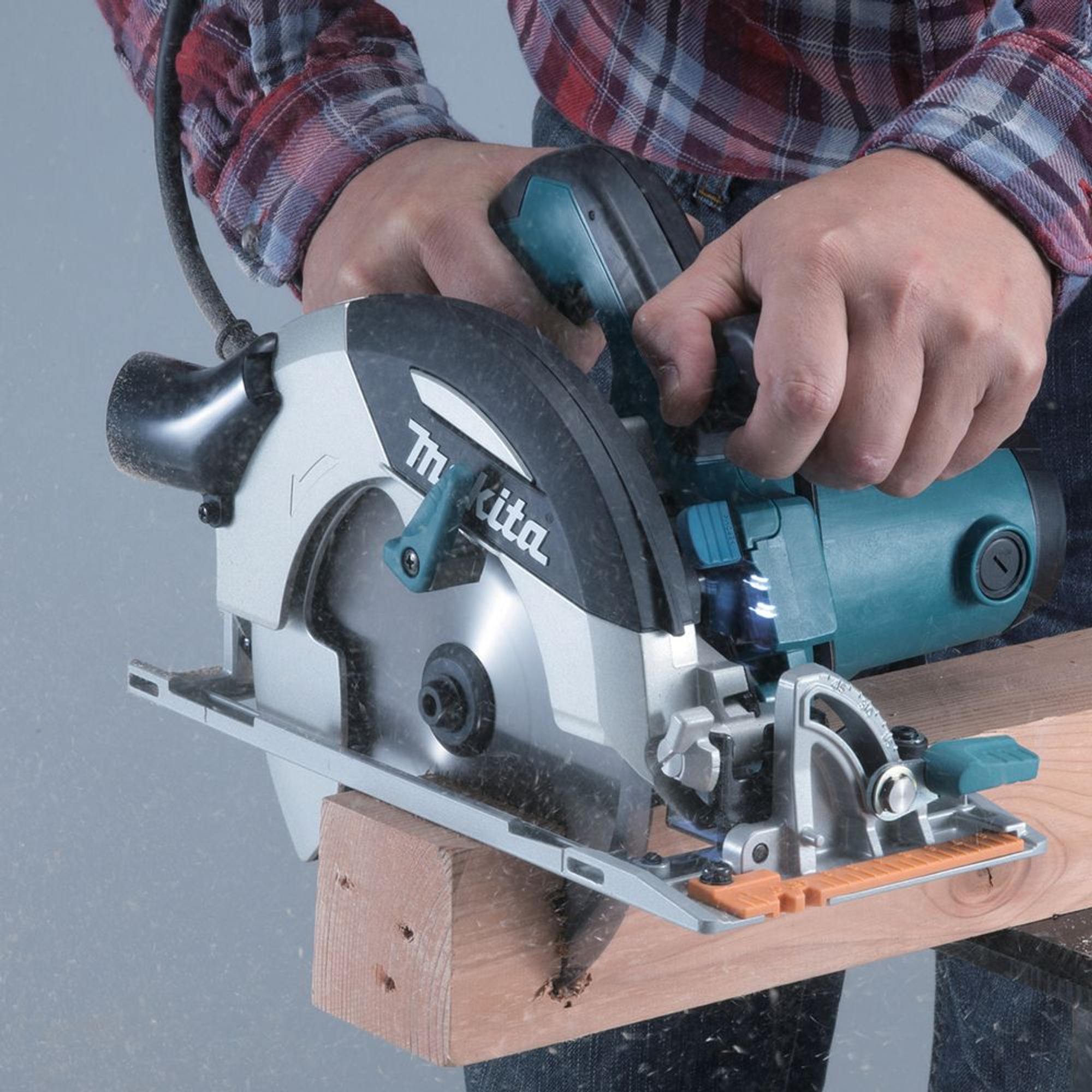 Sega Circolare Makita HS7101JX 1400W